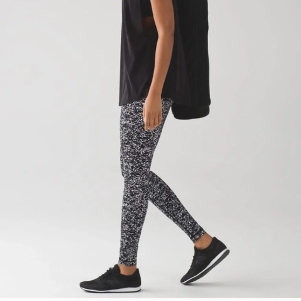 Lululemon Athletica Wunder under in ice wave Black and White Leggings size 8